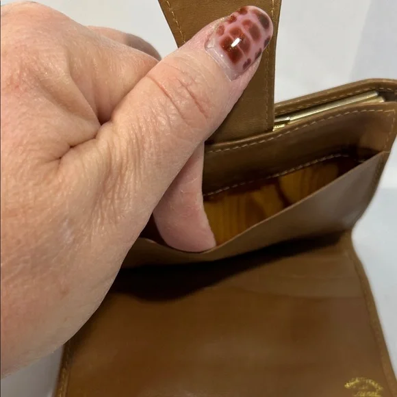 Gucci Tan Monogram Canvas Wallet - Picture 5 of 12